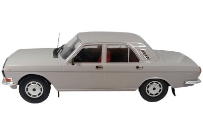 Метална кола Volga M24-10 Model Car Group 18016
