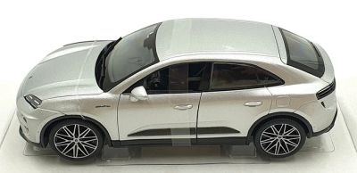 Метална кола Porsche Macan Turbo Electric 1:24 Bburago 18/21114