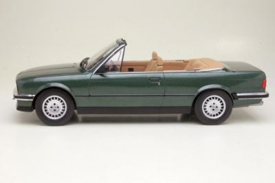 Метална кола BMW 325i Cabriolet Model Car Group 18545