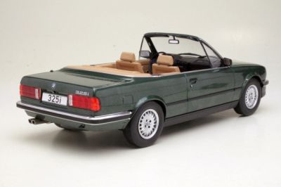 Метална кола BMW 325i Cabriolet Model Car Group 18545