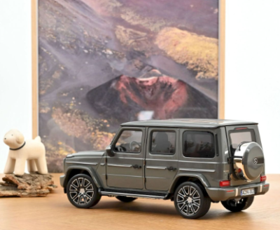 Колекционерска метална кола Mercedes Benz G Class 1:18 NOREV 183035