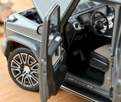 Колекционерска метална кола Mercedes Benz G Class 1:18 NOREV 183035