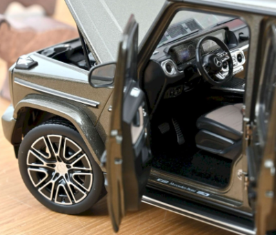 Колекционерска метална кола Mercedes Benz G Class 1:18 NOREV 183036