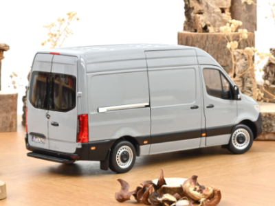 Колекционерска метална кола Mercedes Benz Sprinter 1:18 NOREV 183042
