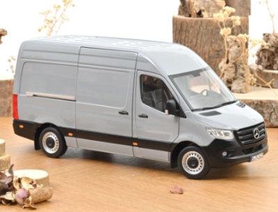 Колекционерска метална кола Mercedes Benz Sprinter 1:18 NOREV 183042