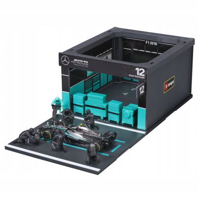 Комплект кола Mercedes AMG W16 #63 с Бокс 1:43 Bburago 38458