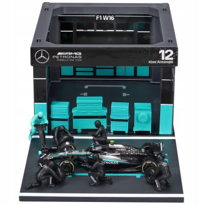 Комплект кола Mercedes AMG W16 #63 с Бокс 1:43 Bburago 38458