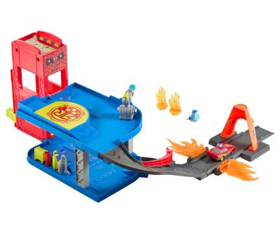 Команден център на състезателна писта с Маккуин и Гуидо Cars Race Mattel JMT59 