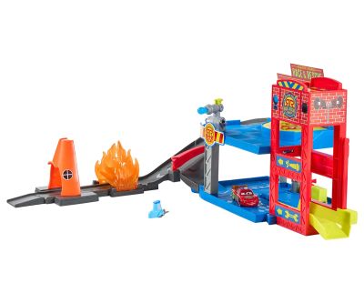 Команден център на състезателна писта с Маккуин и Гуидо Cars Race Mattel JMT59 