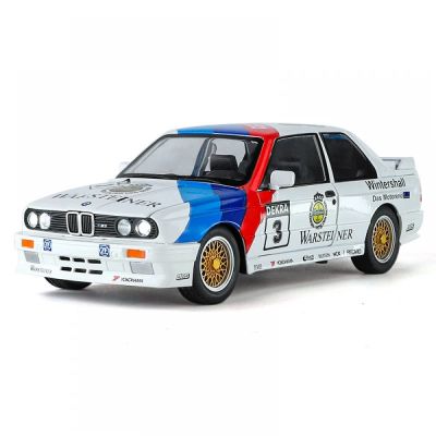 Метален автомобил BMW E30 M3 DTM 1/24 бял