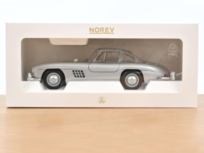 Колекционерска метална кола Mercedes Benz 300 SL 1:18 NOREV 183857