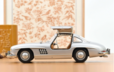 Колекционерска метална кола Mercedes Benz 300 SL 1:18 NOREV 183857