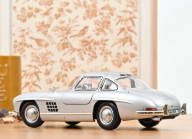 Колекционерска метална кола Mercedes Benz 300 SL 1:18 NOREV 183857