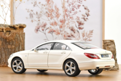 Колекционерска метална кола Mercedes Benz CLS Coupe 1:18 NOREV 183943