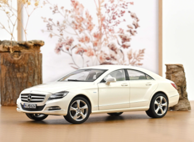 Колекционерска метална кола Mercedes Benz CLS Coupe 1:18 NOREV 183943
