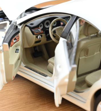 Колекционерска метална кола Mercedes Benz CLS Coupe 1:18 NOREV 183943