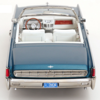 Колекционерска метална кола Lincoln Continental Convertible 1:18 KK Scale 181524