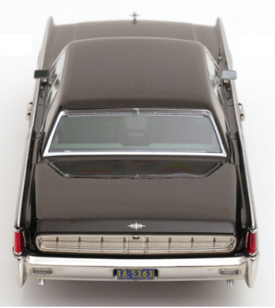 Колекционерска метална кола Lincoln Continental Sedan 1:18 KK Scale 181483