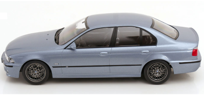 Колекционерска метална кола BMW M5 E39 1:18 KK Scale 181622