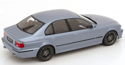 Колекционерска метална кола BMW M5 E39 1:18 KK Scale 181622