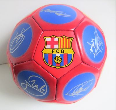 Футболна топка Barcelona номер 5 с автографи червена