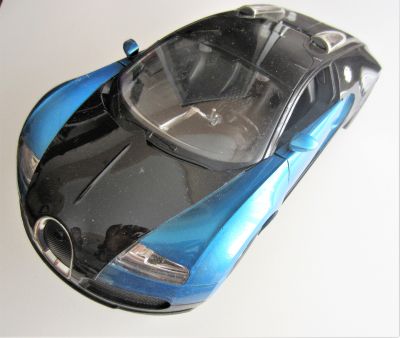 Джип Bugatti с радио контрол и отварящи се врати