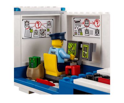 Конструктор LEGO CITY Мобилен команден център 60139