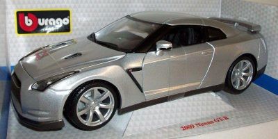 Метална количка Nissan GT-R Bburago Gold 1:18