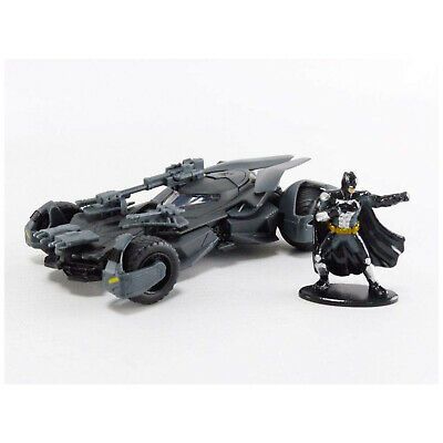 Метален автомобил Batman Justice League Batmobile&Batman 1/32