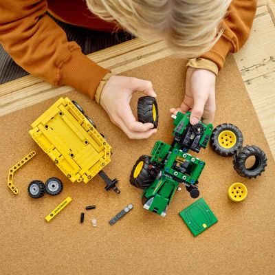Конструктор LEGO Technic Трактор John Deere 9620R 4WD 42136