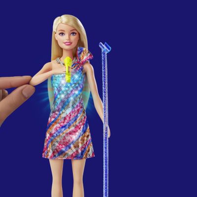 Кукла с микрофон Barbie „Малибу“Big City, Big Dreams™ със светлинни и звукови ефекти GYJ23