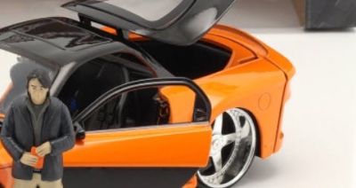 Метален автомобил Fast & Furious с фигурка Han Mazda RX7 1997 1:24 Jada Toys 253205002