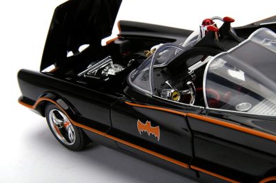 Метален автомобил Classic Batmobil 1966 с фигурка на Батман и Робин 1/18 Jada Toys 253216001