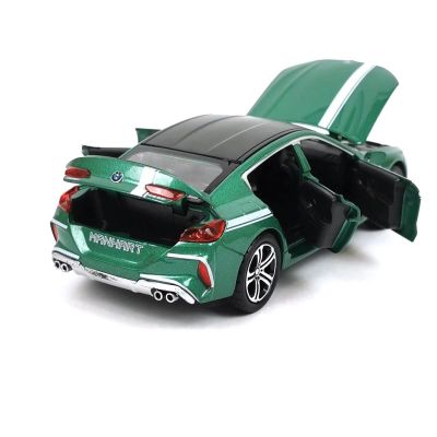 Метална кола BMW M8 1:32 Зелен