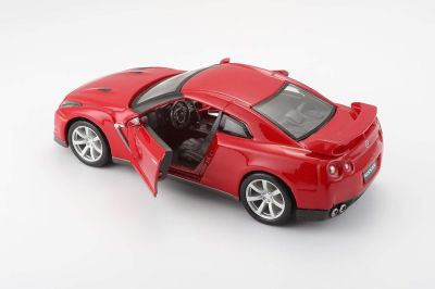 Метална кола Nissan GT-R Bburago 1:32