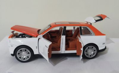 Метален автомобил Rolls Royces Cullinan със звук и светлини 1/22 БЯЛ