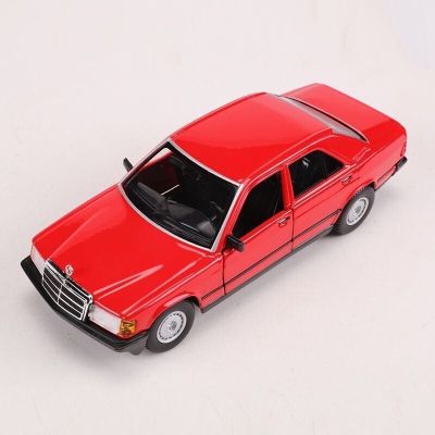 Метален автомобил Mercedes Benz 190E 1987 Bburago 1:24 