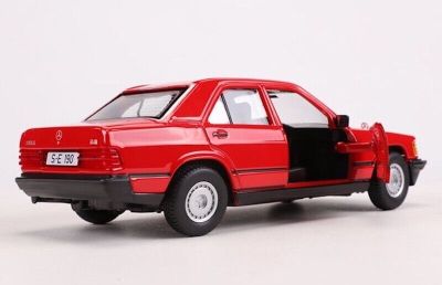 Метален автомобил Mercedes Benz 190E 1987 Bburago 1:24 