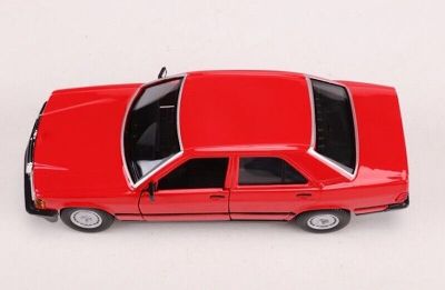 Метален автомобил Mercedes Benz 190E 1987 Bburago 1:24 
