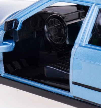 Метален автомобил Mercedes Benz 190E Bburago 1:24 