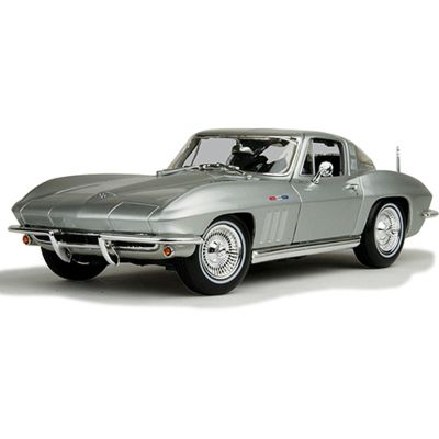 Метална кола Chevrolet Corvette 1965 Maisto 1/18 31640