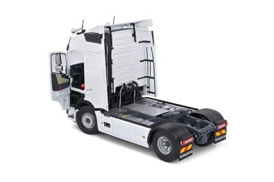 Метален камион влекач VOLVO FH GLOBETROTTER XL 2021 SOLIDO 1:24