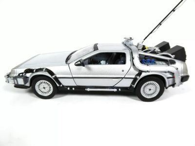 Метална кола Back to the Future Welly - 1:24