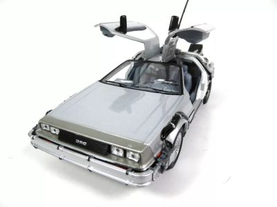 Метална кола Back to the Future Welly - 1:24