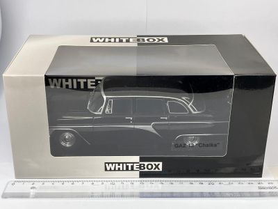 Метална кола GAZ-13 Chaika 1960 WHITE BOX 124080