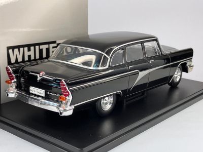 Метална кола GAZ-13 Chaika 1960 WHITE BOX 124080