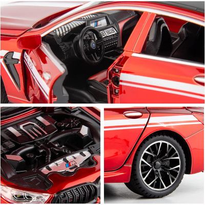 Метален автомобил BMW M8 със звук и светлини 1/24 червен