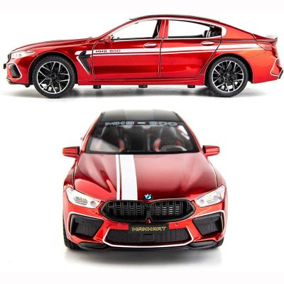 Метален автомобил BMW M8 със звук и светлини 1/24 червен