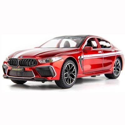Метален автомобил BMW M8 със звук и светлини 1/24 червен