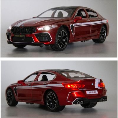 Метален автомобил BMW M8 със звук и светлини 1/24 червен